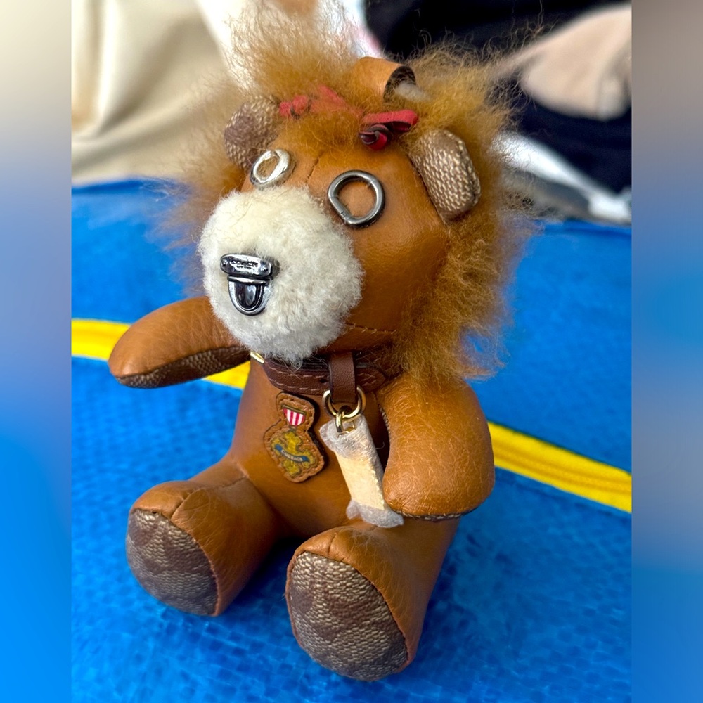 COACH X THE WIZARD OF OZ COLLABORATION - Cowardly Lion Bear Bag Charm/Keychain